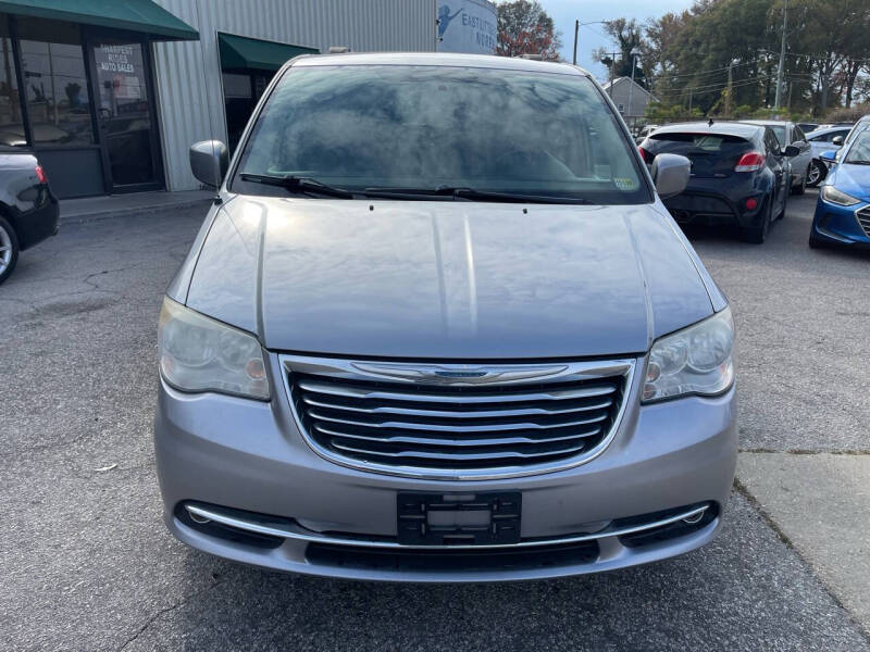 2013 Chrysler Town & Country Touring photo 2