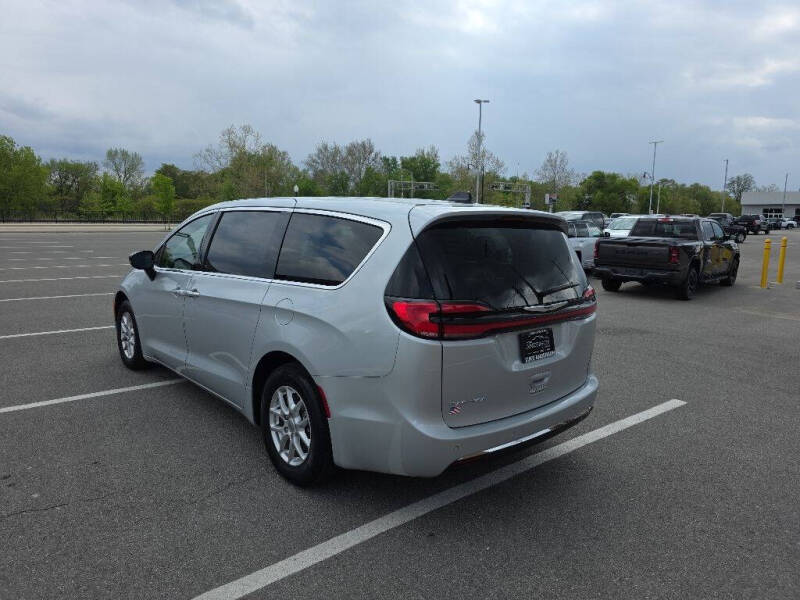 2024 Chrysler Pacifica Touring L