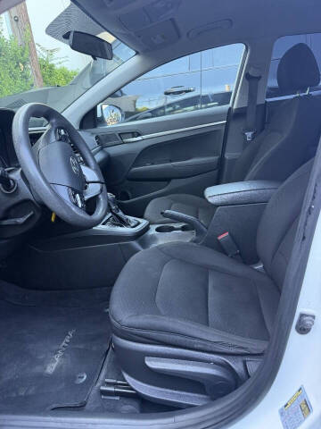2019 Hyundai Elantra SE