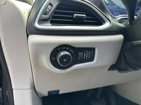 2024 Chrysler Pacifica Plug-In Hybrid Select