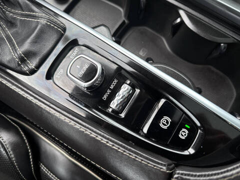 2017 Volvo XC90 T6 R-Design