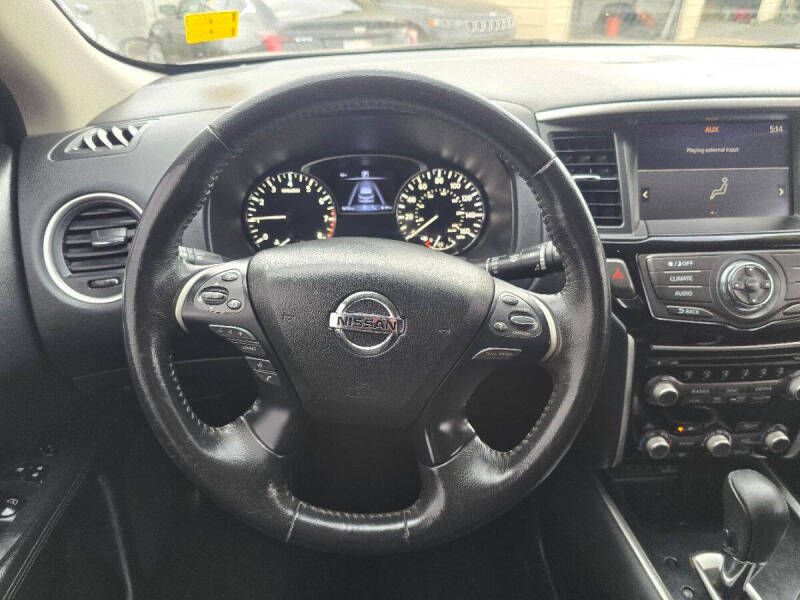 2020 Nissan Pathfinder SV