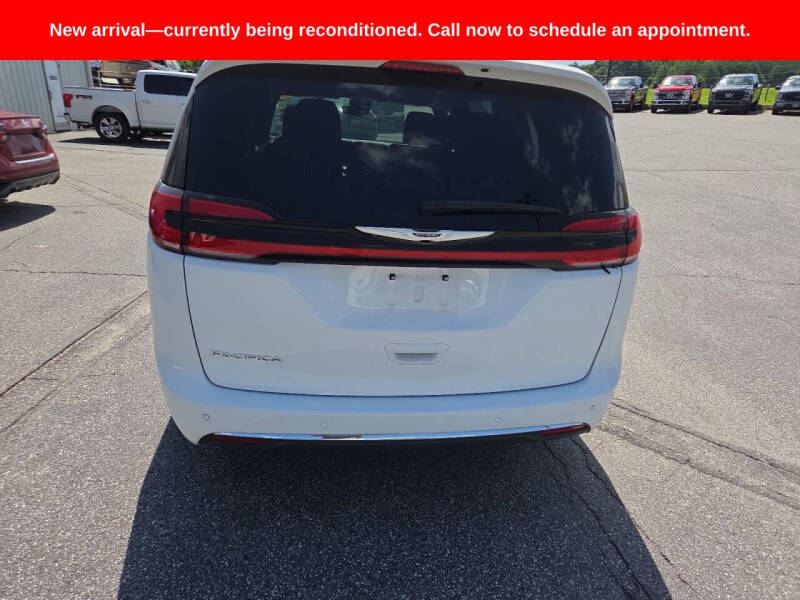 2025 Chrysler Pacifica Select
