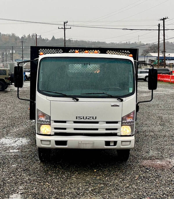 2015 Isuzu NRR  23' Flatbed + Lift Gate