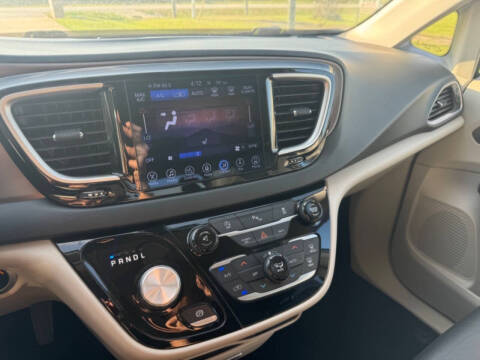 2017 Chrysler Pacifica Touring-L