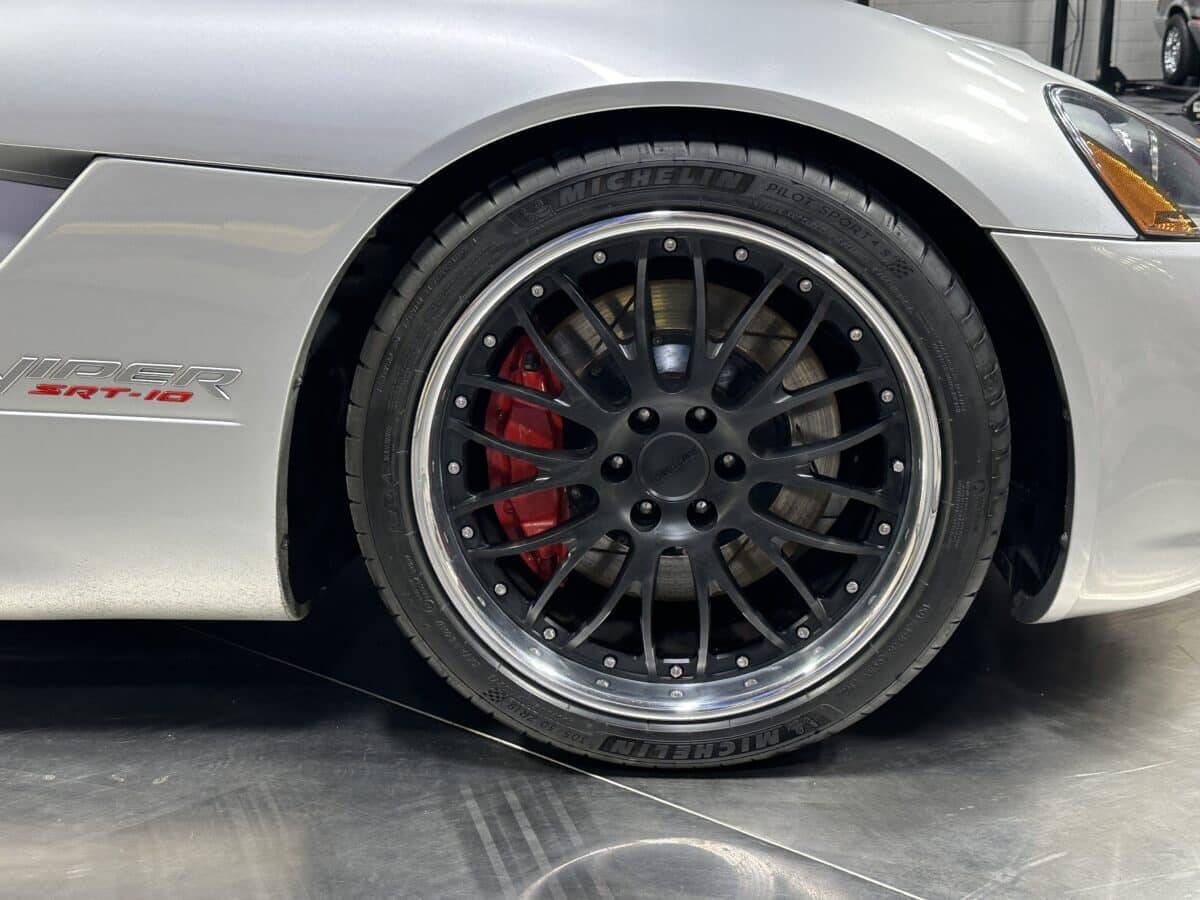 2005 Dodge Viper 52