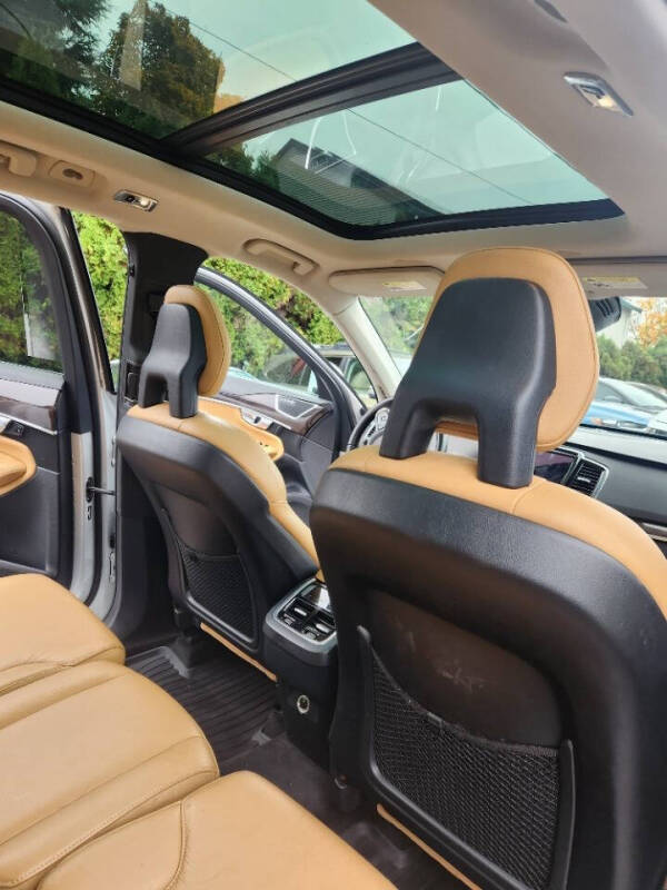 2016 Volvo XC90 T6 Momentum