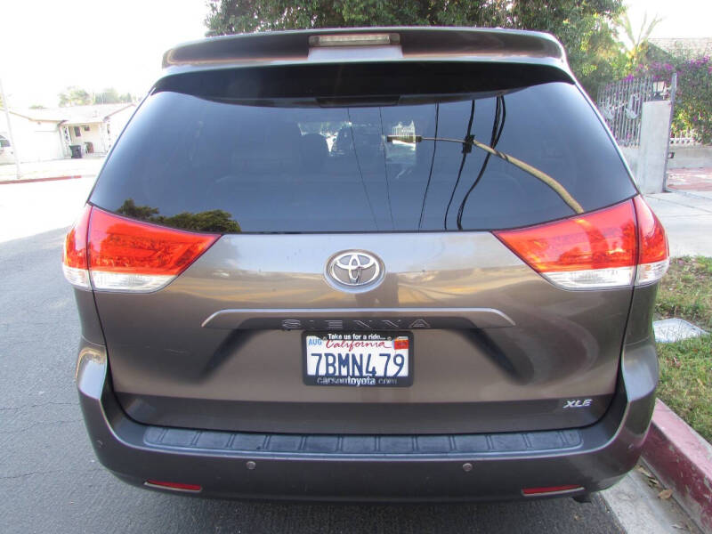 2013 Toyota Sienna XLE 8-Passenger