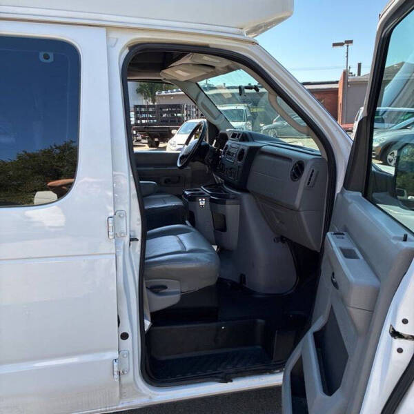 2011 Ford E-Series E-350 SD