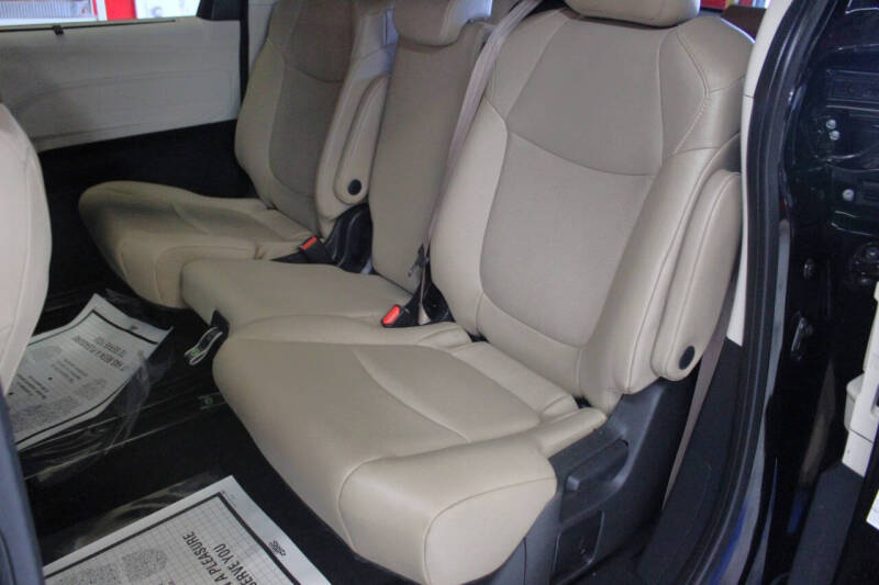 2021 Toyota Sienna XLE 8-Passenger