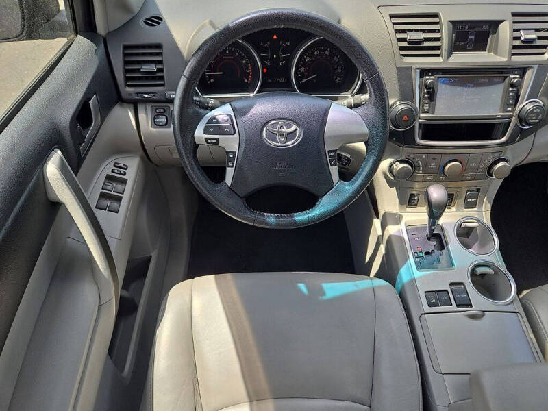 2013 Toyota Highlander SE