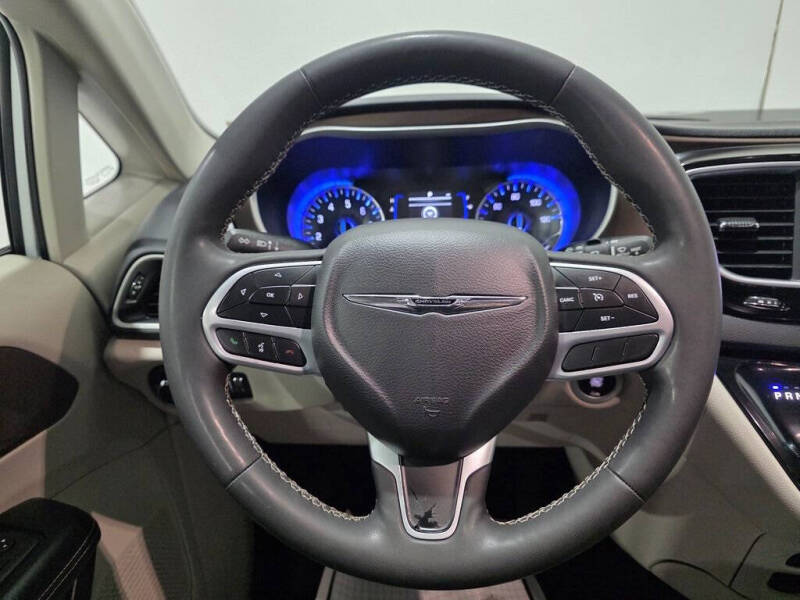 2022 Chrysler Voyager LX