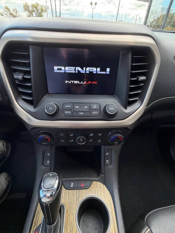 2017 GMC Acadia Denali