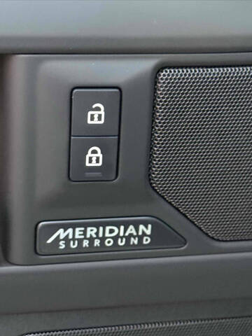 2025 Land Rover Defender 110 P400 X-Dynamic SE