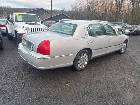 2005 Lincoln Town Car Signature Limited