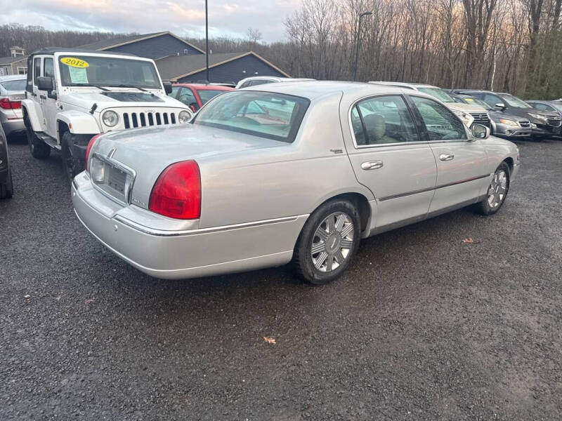 2005 Lincoln Town Car Signature Limited