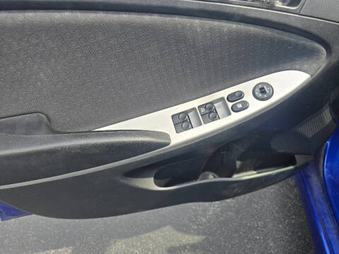 2012 Hyundai Accent SE