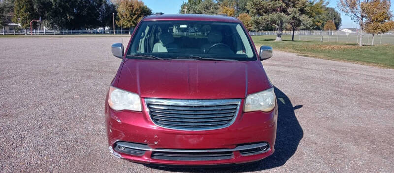 2011 Chrysler Town & Country Touring-L photo 8