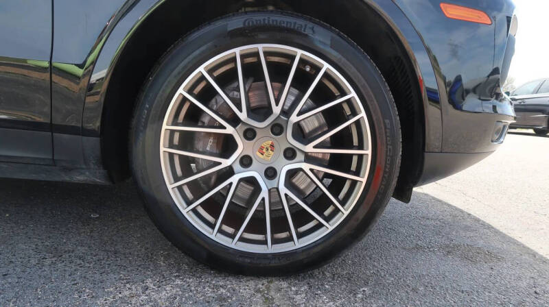 2023 Porsche Cayenne Platinum Edition