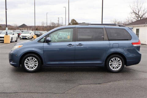 2014 Toyota Sienna XLE 8-Passenger