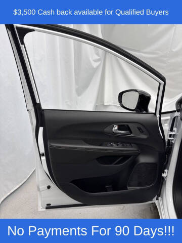 2026 Chrysler Pacifica Select