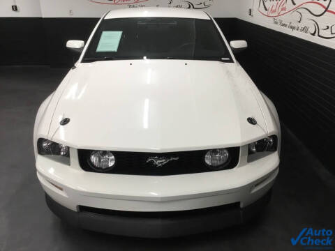 2005 Ford Mustang GT Deluxe