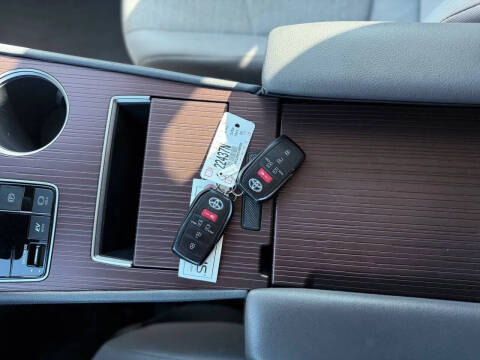 2022 Toyota Sienna LE 8-Passenger