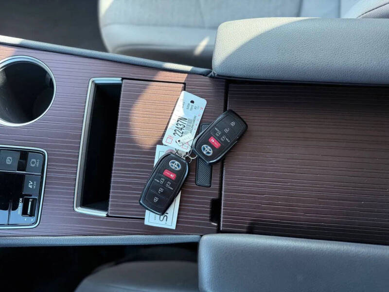 2022 Toyota Sienna LE 8-Passenger