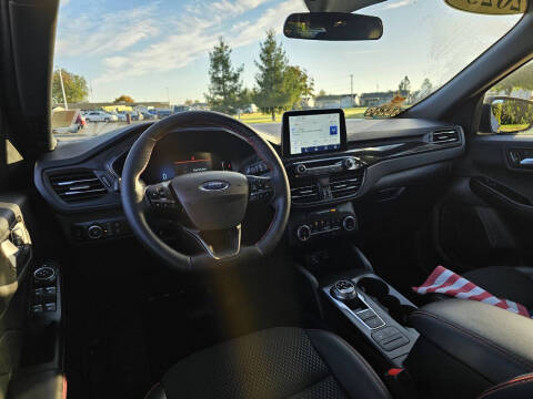 2025 Ford Escape ST-Line Select