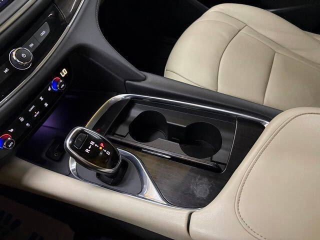 2020 Buick Enclave Essence