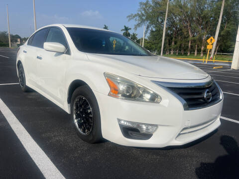 2013 Nissan Altima for sale at Nation Autos Miami in Hialeah FL