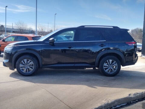 2023 Nissan Pathfinder SV