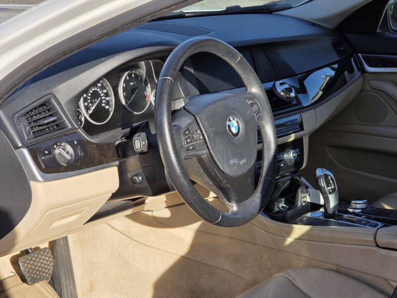 2011 BMW 5 Series 528i