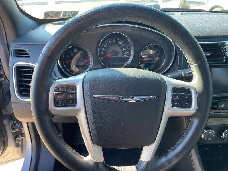 2014 Chrysler 200 Limited photo 14