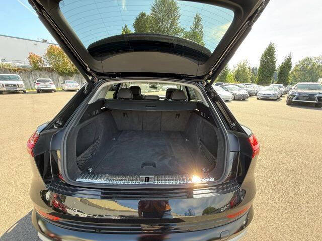 2019 Audi e-tron quattro Premium Plus