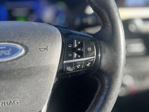 2022 Ford Escape Hybrid Titanium