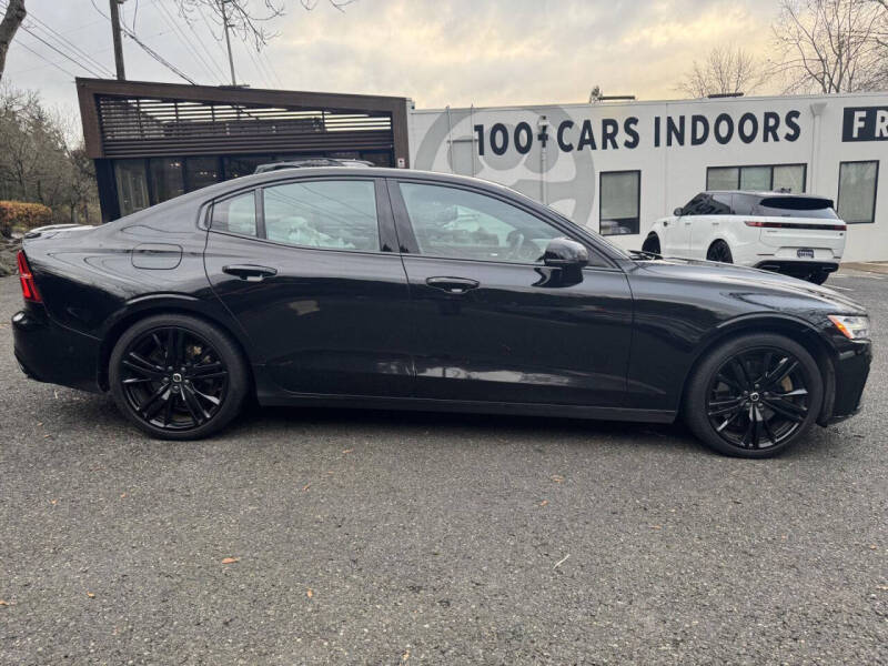 2022 Volvo S60 Recharge T8 R-Design Black Edition