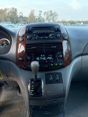 2004 Toyota Sienna XLE 7 Passenger