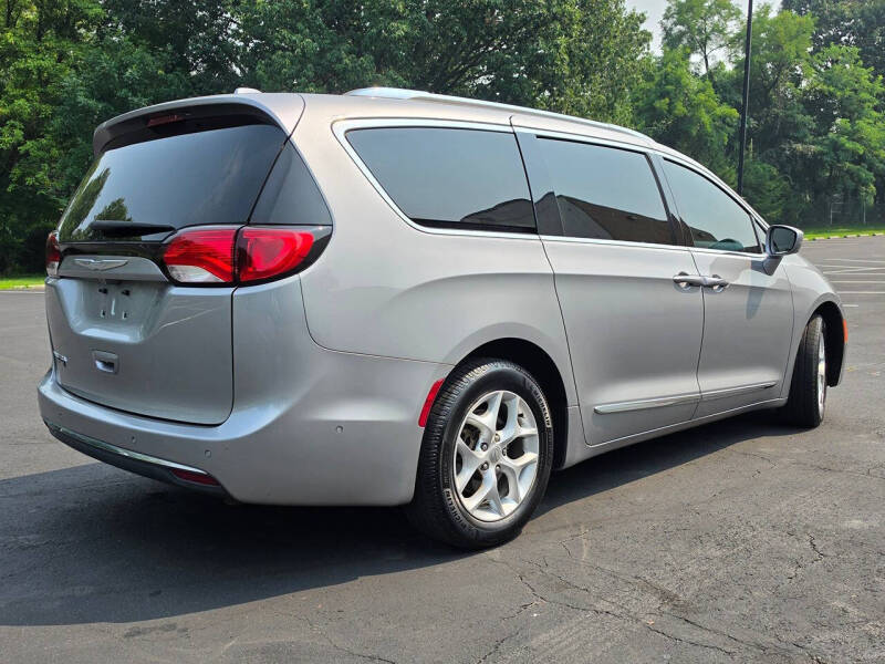 2017 Chrysler Pacifica Touring-L Plus