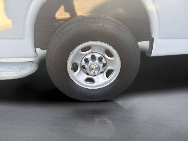 2023 Chevrolet Express Cargo Work Van - Photo 29