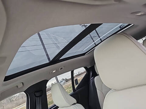 2023 Volvo XC40 B5 Plus Bright Theme