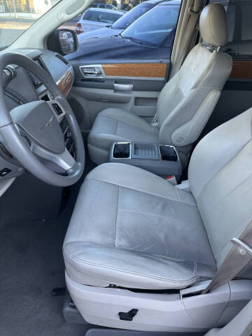 2008 Chrysler Town and Country Limited