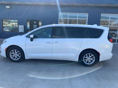 2017 Chrysler Pacifica for sale at Twin City Motors in Grand Forks ND