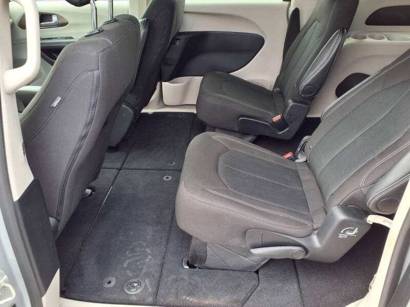 2024 Chrysler Voyager LX - Photo 7