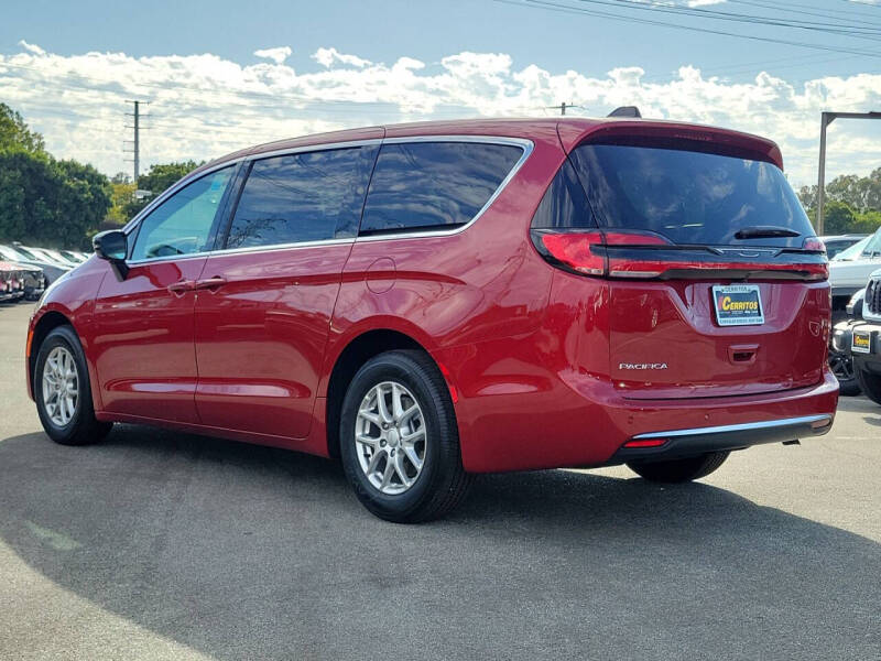 2027 Chrysler Pacifica Select