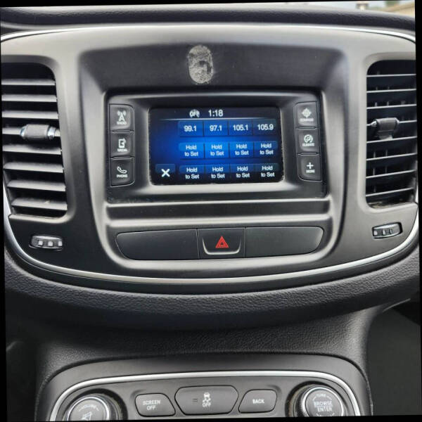 2015 Chrysler 200 LX