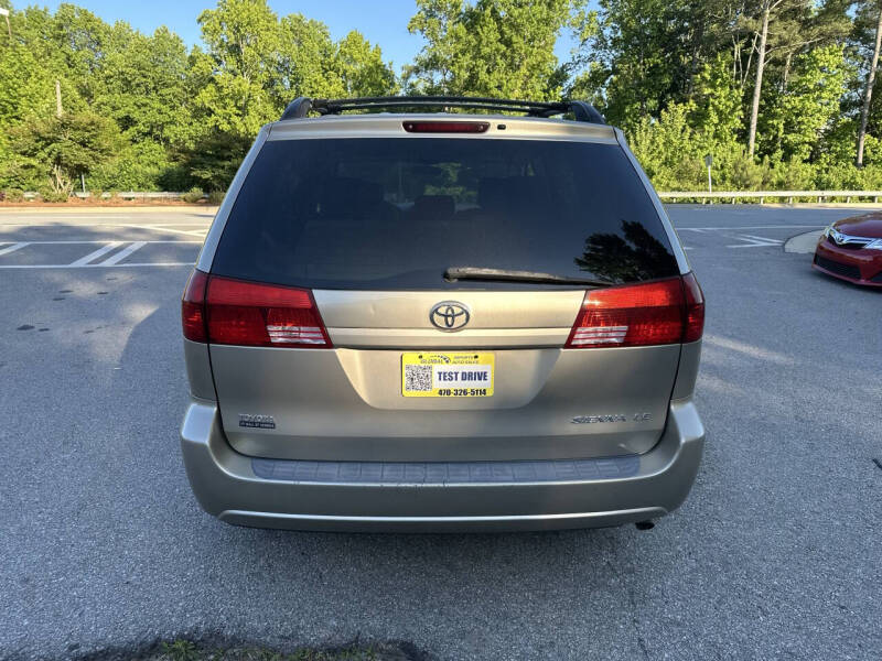 2004 Toyota Sienna LE 8 Passenger