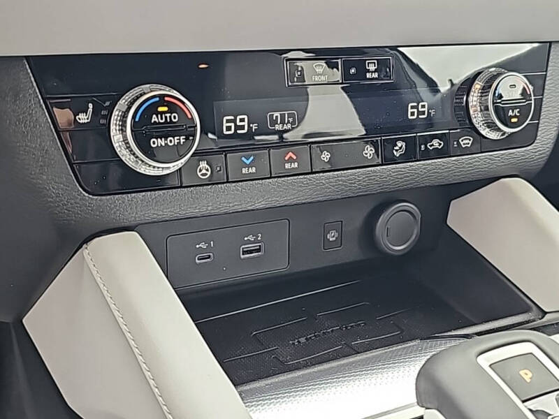 2025 Mitsubishi Outlander PHEV SEL