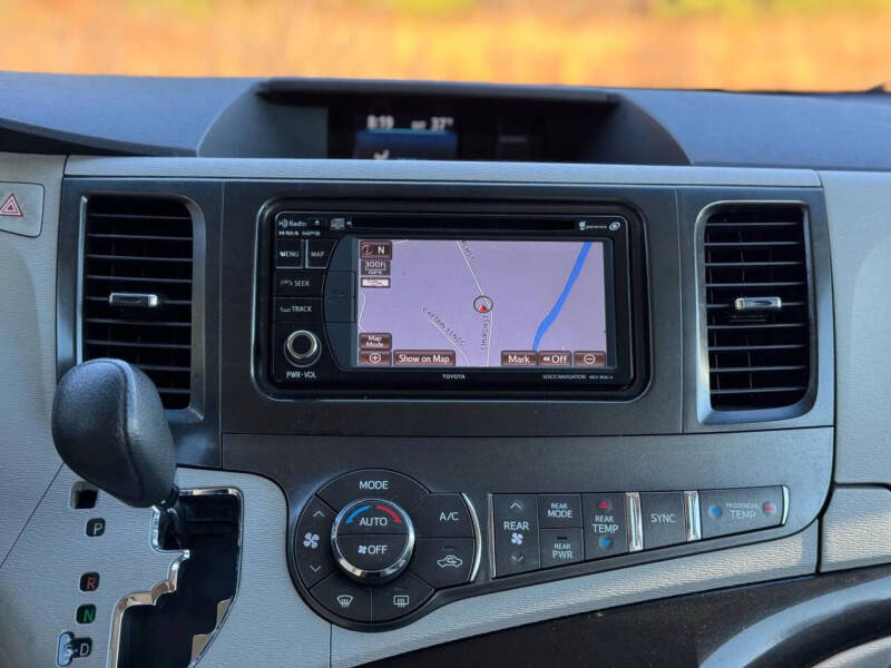 2014 Toyota Sienna LE 7-Passenger