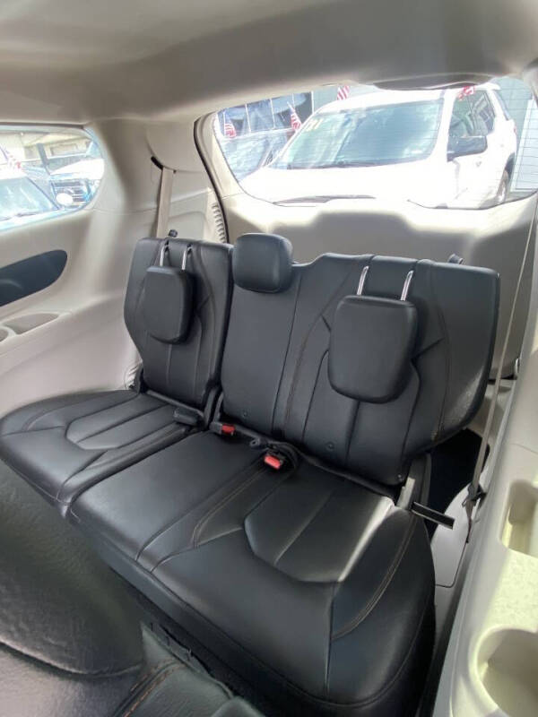 2017 Chrysler Pacifica Touring Plus